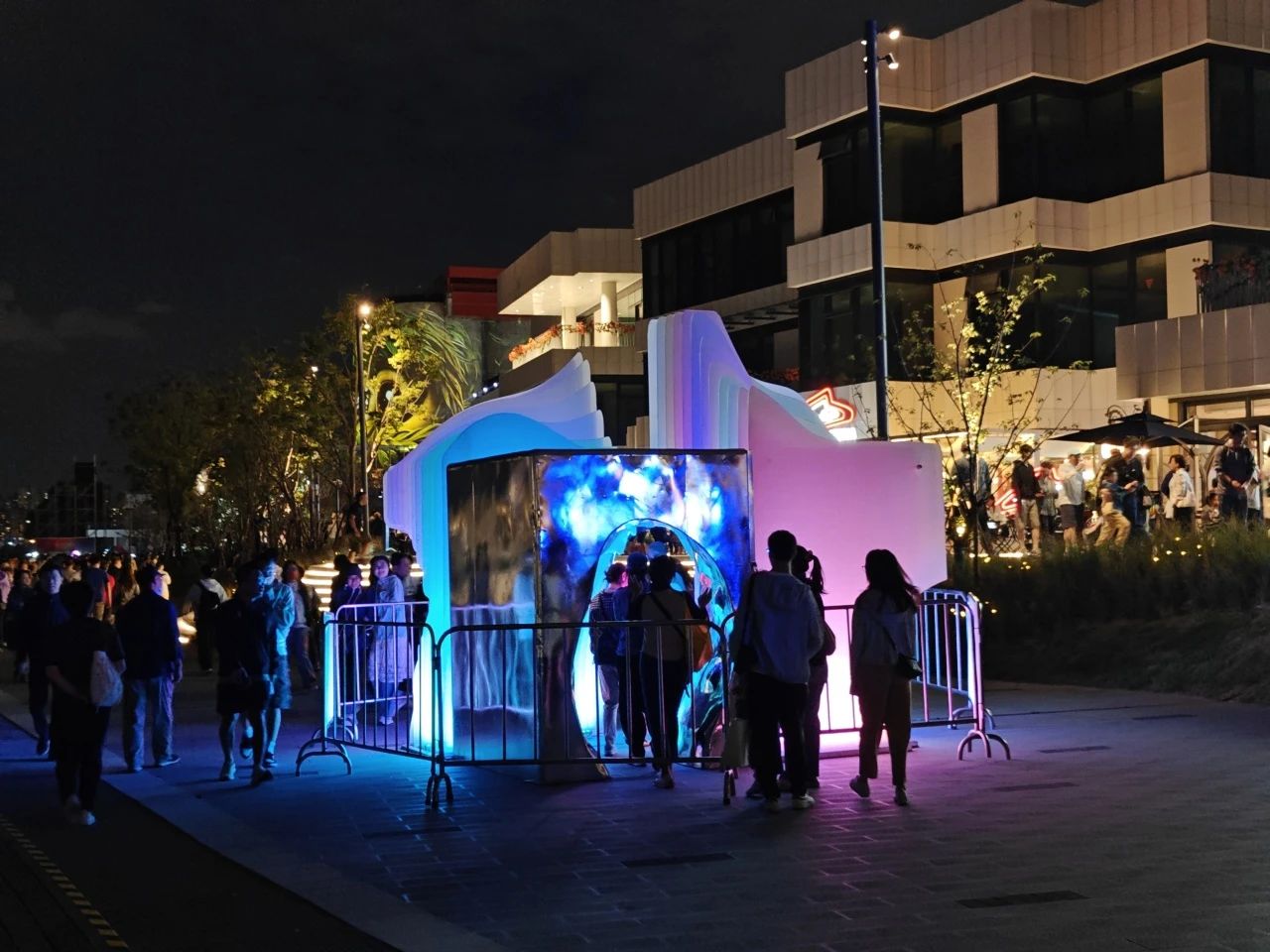 藏不住了，這個國慶，信達電通助力上海國際光影節徐匯分會場！